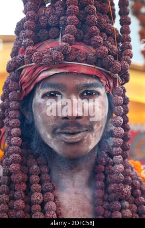 Inde, portrait de Naga Saddhu baba pendant Maha Kumbh mela 2013 à Allahabad Banque D'Images