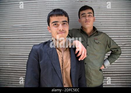 Iran, portrait de deux jeunes Afghans à Téhéran Banque D'Images