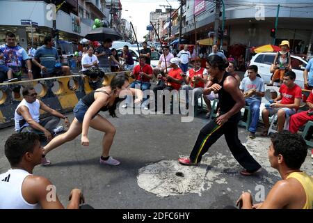 Brésil, capoeira dans une rue de Manaus Banque D'Images