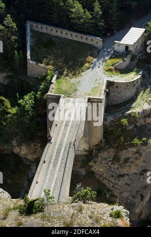 France, Hautes Alpes, Briançon, patrimoine mondial de l'UNESCO, du fort du château, vue sur le pont d'Asfeld Banque D'Images