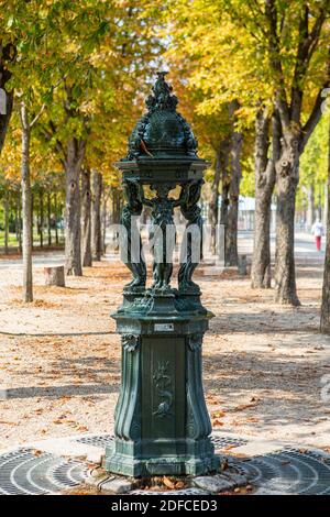 France, Paris, Fontaine Wallace, jardin des champs-Élysées Banque D'Images