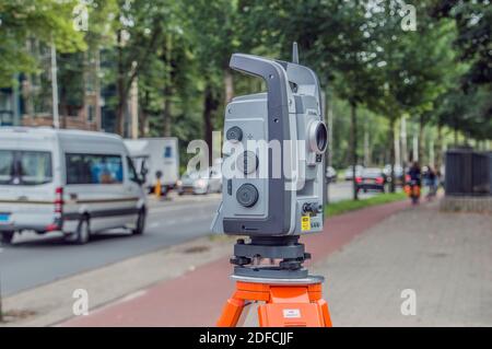 Gros plan d'UN compteur de niveau théodolite ou Spirit à Amsterdam Pays-Bas 2018 Banque D'Images