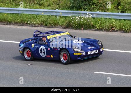 Années 1989 80 années 80 bleu No.44 TVR Tuscan Challenge Racer 4,4 V8 Rover Motorsport voiture de course ouverte ; voitures de rallye de sport roulant sur les routes britanniques, moteurs, motorisation sur le réseau autoroutier M6. Banque D'Images