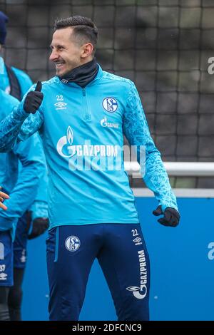 Ville de Gelsenkirchen, Allemagne. 03ème déc. 2020. Firo: 04.12.2020, football, 1ère Bundesliga, saison 2020/2021, FC Schalke 04, entraînement, Steven Skrzybski (FC Schalke 04) | utilisation dans le monde crédit: dpa/Alay Live News Banque D'Images