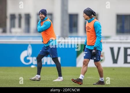 Ville de Gelsenkirchen, Allemagne. 03 déc. 2020. Firo: 04.12.2020, football, 1ère Bundesliga, saison 2020/2021, FC Schalke 04, entraînement, Schalke 04, de gauche Matija Nastasic (FC Schalke 04), Benjamin STAMBOULI (FC Schalke 04) | usage dans le monde crédit: dpa/Alay Live News Banque D'Images