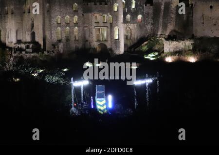 Château de Gwrych Abergele Nord du pays de Galles, je suis une célébrité Je veux sortir d'ici le château de Gwrych illuminé la nuit. En face du château est le procès cyclone également illuminé. Crédit : Mike Clarke/Alay Live News Banque D'Images