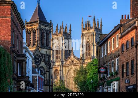 Tours de York Minster (la cathédrale et l'église Metropolitique de Saint Peter), York, Yorkshire, Angleterre, Royaume-Uni Banque D'Images