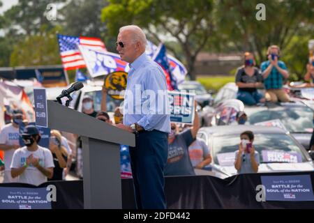 COCONUT CREEK, Floride, États-Unis - 29 octobre 2020 - Joe Biden, candidat démocrate à la présidence américaine, lors d'un rassemblement drive-in au Broward College - Coconut Creek, Flor Banque D'Images