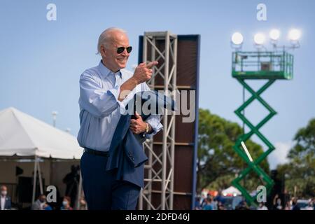 COCONUT CREEK, Floride, États-Unis - 29 octobre 2020 - Joe Biden, candidat démocrate à la présidence américaine, lors d'un rassemblement drive-in au Broward College - Coconut Creek, Flor Banque D'Images