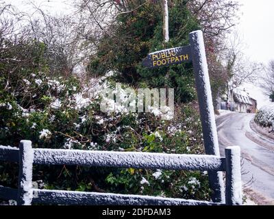 Neige dans Great Bardfield Braintree Essex. C'est tôt pour cette partie du pays Banque D'Images