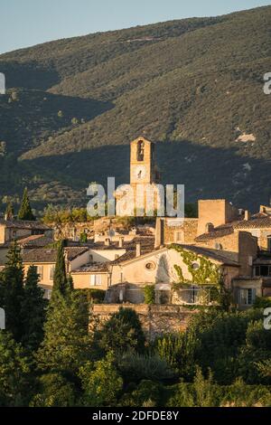 Vue générale du Lourmarin, Provence, France, Europe. Banque D'Images