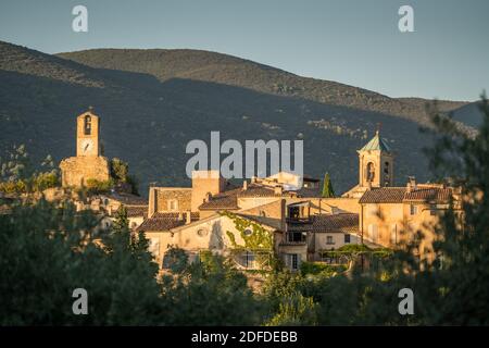 Vue générale du Lourmarin, Provence, France, Europe. Banque D'Images