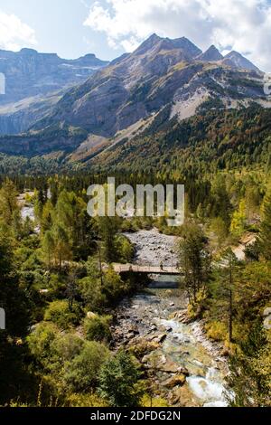 CIRQUE DE GAVARNIE, SITE CLASSÉ AU PATRIMOINE MONDIAL DE L'UNESCO, HAUTES PYRÉNÉES, MIDI PYRÉNÉES, OCCITANIE, FRANCE Banque D'Images