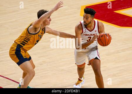 Des chevaux de Troie de la Californie du Sud font avancer Isaiah Mobley (3) dribbles le ballon lors d'un match de basket-ball NCAA contre les Chevaliers baptistes Cal, mercredi, novembre Banque D'Images