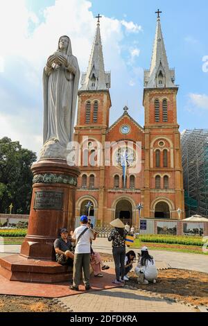 Cathédrale notre-Dame Basilique de Saigon, officiellement Cathédrale Basilique notre-Dame de l'Immaculée conception, Ho Chi Minh ville, Vietnam, Asie Banque D'Images