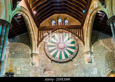 Table ronde de Winchester dans le Grand Hall, une réplique médiévale de la table légendaire du roi Arthur. Winchester, Hampshire, Angleterre, Royaume-Uni, Europe Banque D'Images