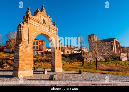 Ancienne arche d'entrée à Arévalo, Ávila, Castilla y León, Espagne, Europe Banque D'Images