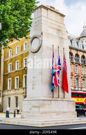 Le Cenotaph est un mémorial de guerre sur Whitehall à Londres, Angleterre, Royaume-Uni, Europe, Banque D'Images