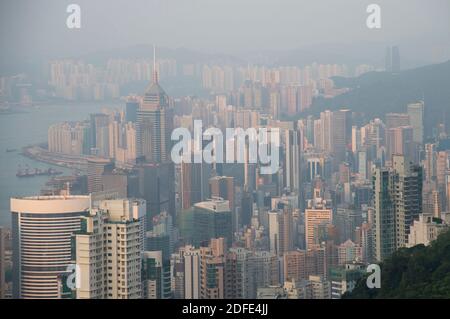 Victoria Harbour et Central District de Victoria Peak, Hong Kong, Chine Banque D'Images
