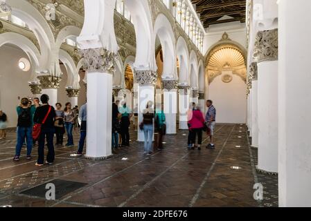 Tolède, Espagne - 13 octobre 2017 : vue de l'intérieur de la Synagogue Santa Maria la Blanca. Il a été construit sous le royaume chrétien de Castille par l'Islam Banque D'Images