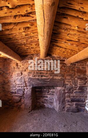 Chalet en bois et pierre au Pipe Spring National Monument, Arizona, États-Unis Banque D'Images