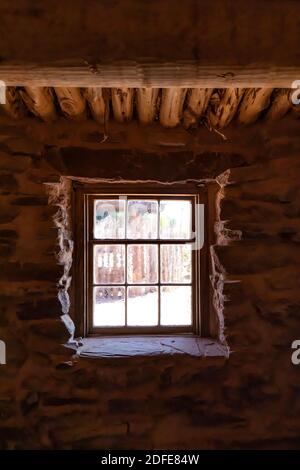 Chalet en bois et pierre au Pipe Spring National Monument, Arizona, États-Unis Banque D'Images