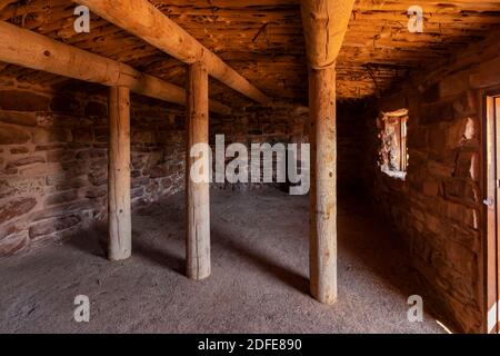 Chalet en bois et pierre au Pipe Spring National Monument, Arizona, États-Unis Banque D'Images