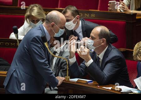 Le ministre de l'éducation, de la jeunesse et des sports Jean-Michel Blanquer et le PM Jean Castex lors d'une session de questions au gouvernement au Palais Bourbon, siège de l'Assemblée nationale française à Paris, France, le 8 juillet 2020. Photo par Eliot Blondt/ABACAPRESS.COM Banque D'Images