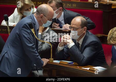 Le ministre de l'éducation, de la jeunesse et des sports Jean-Michel Blanquer et le PM Jean Castex lors d'une session de questions au gouvernement au Palais Bourbon, siège de l'Assemblée nationale française à Paris, France, le 8 juillet 2020. Photo par Eliot Blondt/ABACAPRESS.COM Banque D'Images