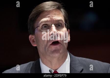 Le secrétaire AMÉRICAIN à la Défense Mark Esper témoigne devant l'audience du Comité des services armés de la Chambre des États-Unis sur « le département des autorités de défense et les rôles liés à l'application de la loi civile », à Capitol Hill à Washington, DC, USA, le 9 juillet 2020. Photo de Michael Reynolds/Pool/ABACAPRESS.COM Banque D'Images