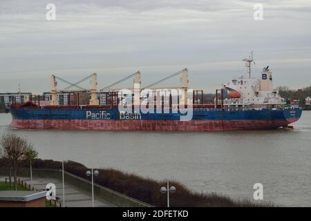 Cargo Kodiak Island au départ de Londres après le déchargement d'une cargaison De sucre de canne à la raffinerie Thames de Tate & Lyle Sugar À Silvertown Banque D'Images