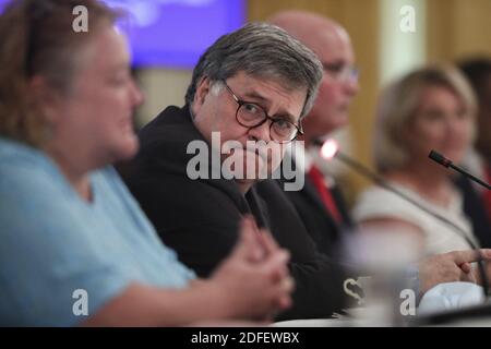 LE procureur général DES ÉTATS-UNIS William Barr participe à une table ronde avec des parties prenantes positivement affectées par les forces de l'ordre dans la salle bleue de la Maison Blanche le 13 juillet 2020 à Washington, DC, États-Unis. Photo d'Oliver Contreras/Pool/ABACAPRESS.COM Banque D'Images