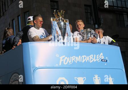 Fourmiables,MCFC,Manchester City football Club,blues,Victory Parade,Peter Street,Manchester City Centre,Angleterre du Nord-Ouest,Royaume-Uni,Cup Banque D'Images