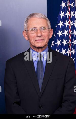 Washington, États-Unis. 29 février 2020. Photo du dossier prise le 29 février 2020 montre Anthony Fauci, directeur de l'Institut national des allergies et des maladies infectieuses des États-Unis, participant à une conférence de presse à la Maison Blanche à Washington, DC, aux États-Unis. Anthony Fauci, un expert américain en maladies infectieuses, a déclaré le 4 décembre qu'il avait accepté l'offre du président élu Joe Biden d'être son conseiller médical en chef. Credit: Liu Jie/Xinhua/Alay Live News Banque D'Images