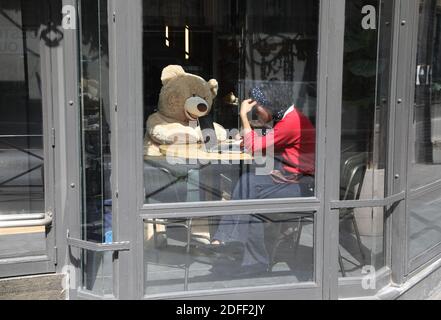 Atmosphère dans les rues de Paris à Saint Germain des Prés, la Brasserie le Choupinet près du jardin du Luxembourg, à Paris, France, le 20 juillet 2020. Photo de Denis Guignebourg/ABACAPRESS.COM Banque D'Images