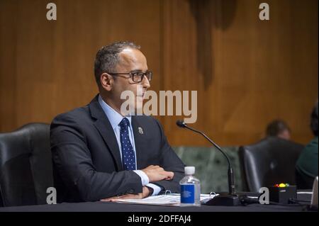 Steve K. Francis, directeur adjoint, enquêtes sur la sécurité intérieure Division des enquêtes sur le commerce mondial, directeur, Centre national de coordination des droits de propriété intellectuelle, Immigration des États-Unis, Douanes, Et l'application de la loi apparaît lors d'une audience du Comité sénatorial des finances intitulée « audiences pour examiner la protection de la fiabilité de la chaîne d'approvisionnement médicale des États-Unis pendant la pandémie COVID-19 » dans le bâtiment Dirksen du Bureau du Sénat à Capitol Hill à Washington, DC, USA, le mardi 28 juillet 2020. Photo de Rod Lamkey/CNP/ABACAPRESS.COM Banque D'Images