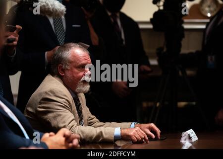 Todd Harrison, secrétaire de l'enregistrement de la National Association of police Organizations, prend la parole lors d'une réunion entre le président Donald Trump et les membres de la National Association of police Organizations leadership dans la salle du Cabinet de la Maison Blanche à Washington, DC, le 31 juillet 2020. Banque D'Images