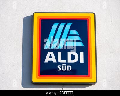 Augsburg Allemagne - 13 novembre 2020 : ALDI SÜD logo enseigne supermarché magasin de produits alimentaires discounter en Allemagne. Banque D'Images