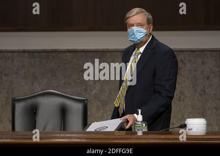 Le président de la Commission judiciaire du Sénat, le sénateur Lindsey Graham, R-S.C., se présente pour une audience de surveillance de la Commission judiciaire du Sénat à Capitol Hill, à Washington, le mercredi 5 août 2020, afin d'examiner l'enquête sur l'ouragan Crossfire. Photo de Carolyn Kaster/Pool/ABACAPRESS.COM Banque D'Images