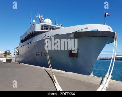 Le navire polyvalent 'Champlain' de la Marine française a été envoyé à Maurice le 08 août 2020 pour lutter contre le déversement de pétrole de MV Wakashio dans le sud-est de Maurice, avec 200 tonnes de diesel et 3,800 tonnes de carburant dans ses réservoirs, le 26 juillet 2020. Document photo par le ministère des armées- Défense via ABACAPRESS.COM Banque D'Images