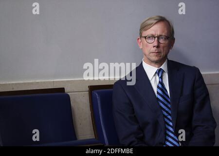 BRIAN Hook, Représentant spécial DU Département D'État AMÉRICAIN pour l'Iran, écoute, comme Jared Kushner, conseiller principal à la Maison Blanche, lors d'une conférence de presse dans la salle de presse James S. Brady à la Maison Blanche à Washington, D.C., aux États-Unis, le jeudi 13 août 2020. Israël et les Émirats arabes Unis sont parvenus à un accord pour normaliser complètement les relations, une percée potentiellement historique que le président américain Donald Trump a déclaré va faciliter la paix dans le Moyen-Orient.photo par Oliver Contreras/Pool/ABACAPRESS.COM Banque D'Images