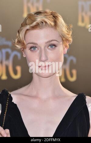 Photo du dossier datée du 21 juin 2016 d'Elizabeth Debicki assiste à la première de la BFG au théâtre El Capitan de Los Angeles, CA, États-Unis. L'actrice australienne Elizabeth Debicki jouera Diana, princesse du pays de Galles, dans les deux dernières saisons de la série à succès Netflix The Crown, il a été annoncé. La star du Night Manager prendra la relève d'Emma Corrin, la quatrième saison. Photo de Lionel Hahn/ABACAPRESS.COM Banque D'Images