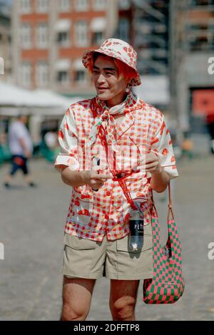 Street style, Yu Malui arrivée au spectacle Helmstedt Spring Summer 2021, tenu à Kongens Nytorv, Copenhague, Danemark, le 12 août 2020. Photo de Marie-Paola Bertrand-Hillion/ABACAPRESS.COM Banque D'Images