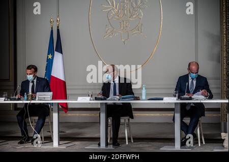 Le président français Emmanuel Macron, le ministre des Affaires étrangères Jean-Yves le Dégouan et le ministre français de l'éducation, de la Jeunesse et des Sports Jean-Michel Blanquer lors d'une réunion hebdomadaire du cabinet à l'Elysée à Paris, en France, le 26 août 2020. Photo de Nicolas Messyasz/Pool/ABACAPRESS.COM Banque D'Images