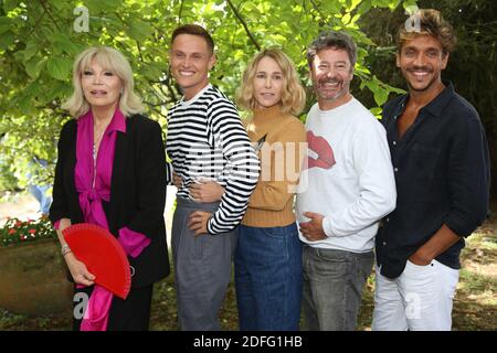 Amanda Lear, Alexandre Wetter, Ruben Alves, Thibault de Montalembert et Pascale Arbillot vus au Miss Photocall dans le cadre du 13ème Festival du film d'Angoulême à Angoulême, France, le 30 août 2020. Photo de Jerome Domine/ABACAPRESS.COM Banque D'Images