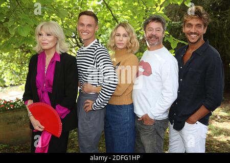 Amanda Lear, Alexandre Wetter, Ruben Alves, Thibault de Montalembert et Pascale Arbillot vus au Miss Photocall dans le cadre du 13ème Festival du film d'Angoulême à Angoulême, France, le 30 août 2020. Photo de Jerome Domine/ABACAPRESS.COM Banque D'Images