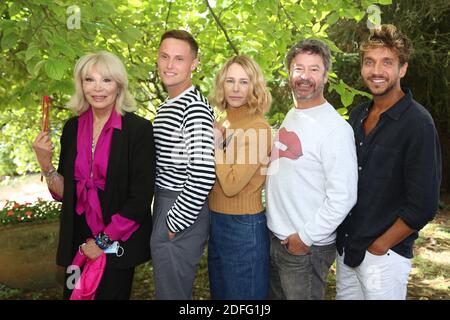 Amanda Lear, Alexandre Wetter, Ruben Alves, Thibault de Montalembert et Pascale Arbillot vus au Miss Photocall dans le cadre du 13ème Festival du film d'Angoulême à Angoulême, France, le 30 août 2020. Photo de Jerome Domine/ABACAPRESS.COM Banque D'Images
