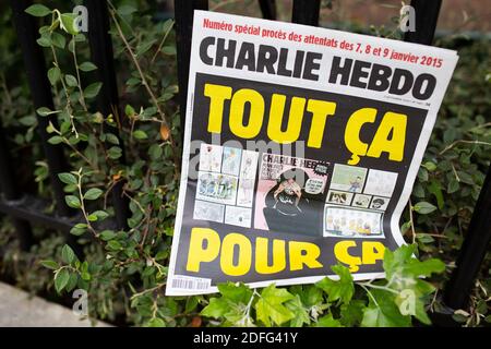 Illustration du dernier numéro du journal satirique Charlie Hebdo le 2 septembre 2020 à Paris, France. Le journal satirique français Charlie Hebdo republie les caricatures controversées du prophète Mahomet pour marquer le début d'un procès de complices présumés d'hommes armés terroristes qui ont attaqué ses bureaux en janvier 2015. L’attaque des bureaux de la publication par les frères Saïd et Chérif Kouachi a fait 12 morts, dont plusieurs des caricatures les plus célèbres de France. Photo de Raphael Lafargue/ABACAPRESS.COM Banque D'Images