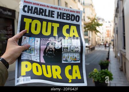 Illustration du dernier numéro du journal satirique Charlie Hebdo le 2 septembre 2020 à Paris, France. Le journal satirique français Charlie Hebdo republie les caricatures controversées du prophète Mahomet pour marquer le début d'un procès de complices présumés d'hommes armés terroristes qui ont attaqué ses bureaux en janvier 2015. L’attaque des bureaux de la publication par les frères Saïd et Chérif Kouachi a fait 12 morts, dont plusieurs des caricatures les plus célèbres de France. Photo de Raphael Lafargue/ABACAPRESS.COM Banque D'Images