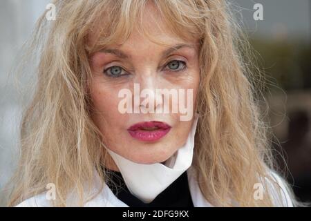 Arielle Dombasle arrive à l'Excelsior dans le cadre du 77e Festival du film de Venise à Venise, Italie, le 06 septembre 2020. Photo d'Aurore Marechal/ABACAPRESS.COM Banque D'Images